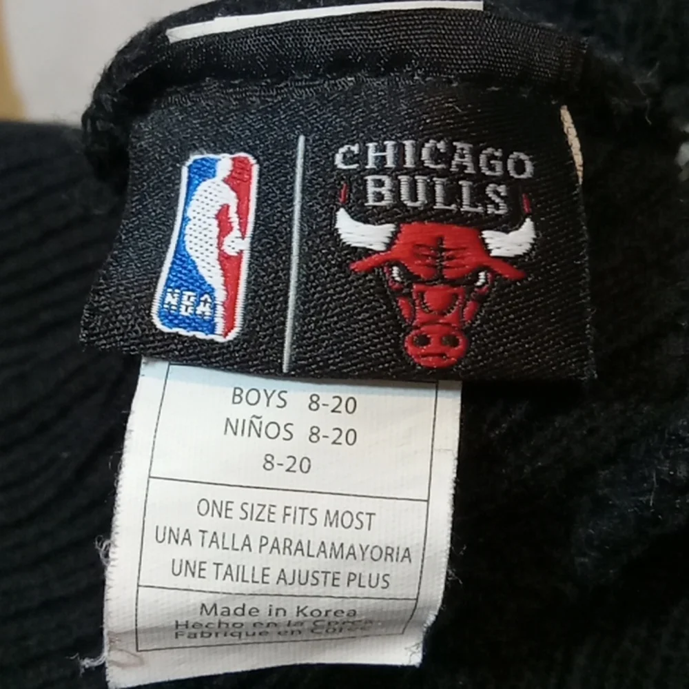 Adidas NBA Chicago Bulls Pompom Beanie Hat